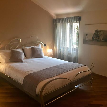 Marie Rose Luxury B&B & Apartment Desenzano del Garda Ngoại thất bức ảnh