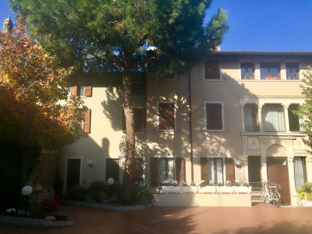 Marie Rose Luxury B&B & Apartment Desenzano del Garda Ngoại thất bức ảnh